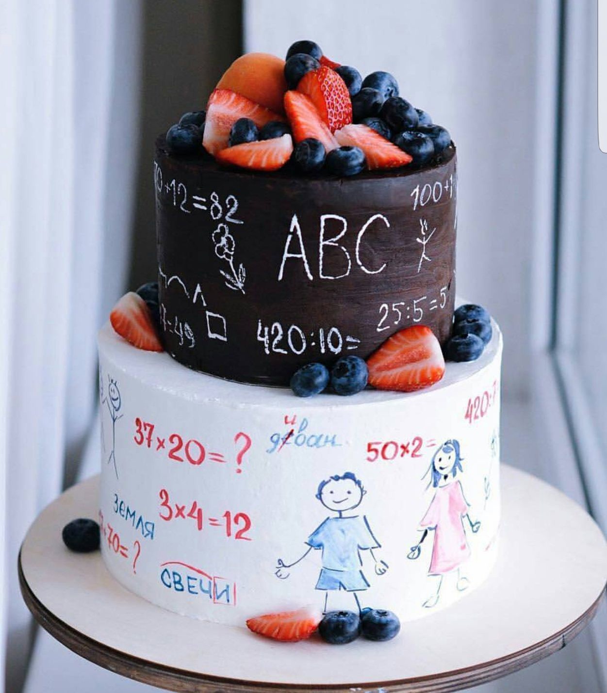 Торт на выпускной из садика со школьной тематикой