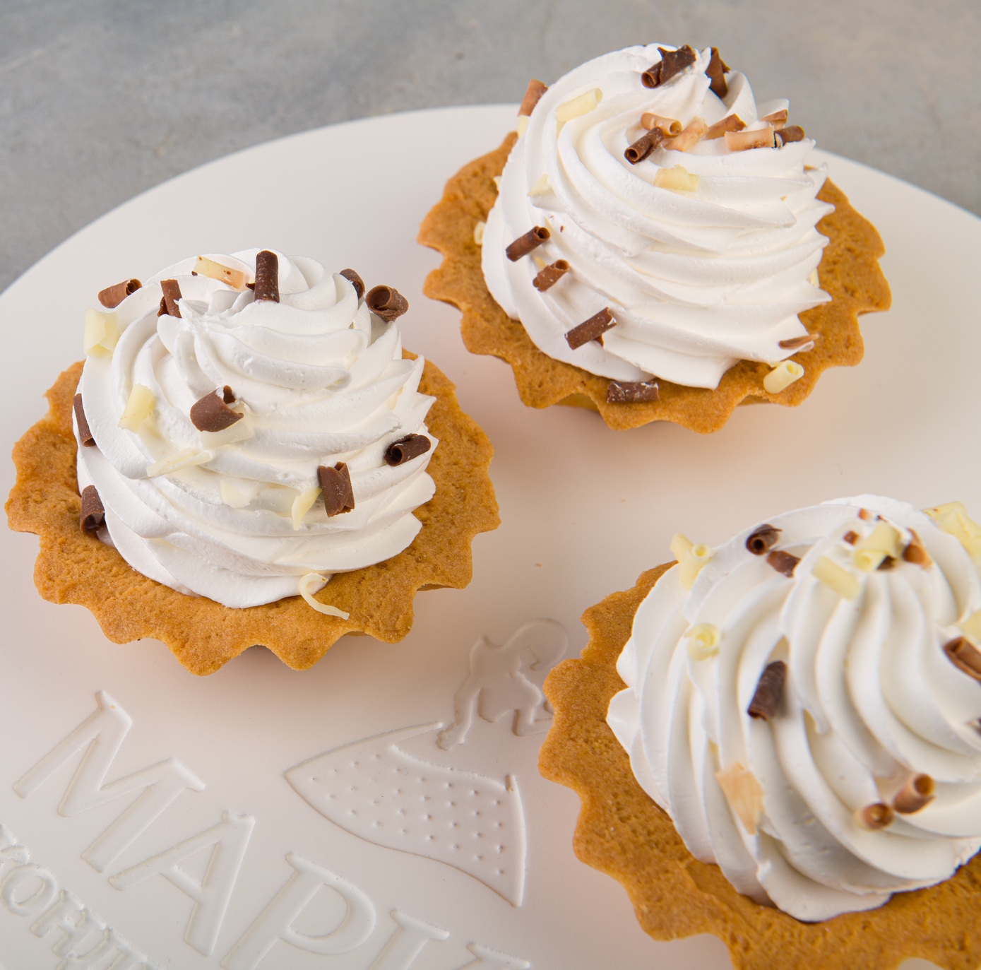 Пирожное корзиночка с белковым кремом