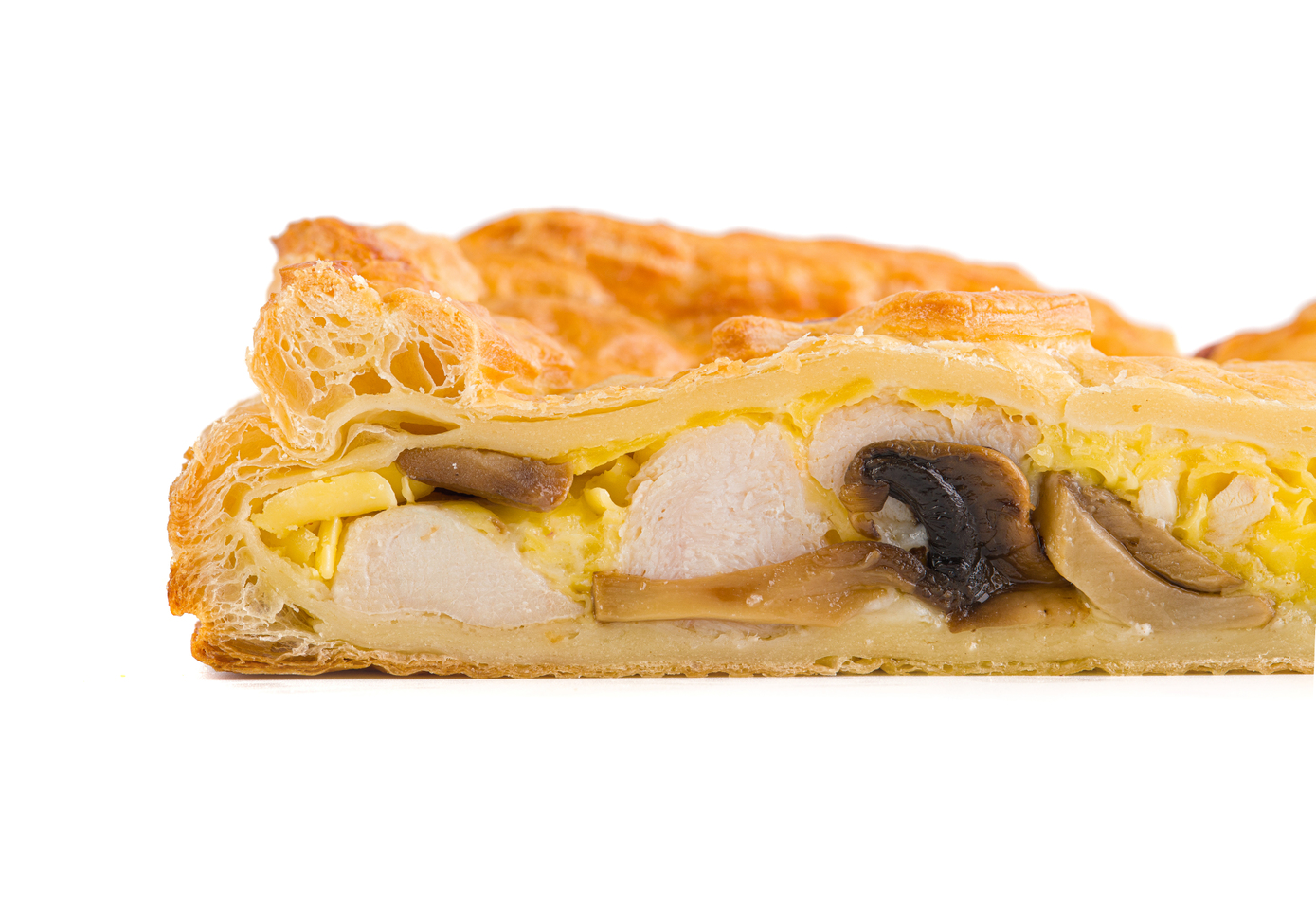 Пирог слоеный с курицей и грибами