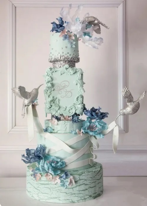 Роскошный торт на свадьбу Роскошный торт на свадьбу