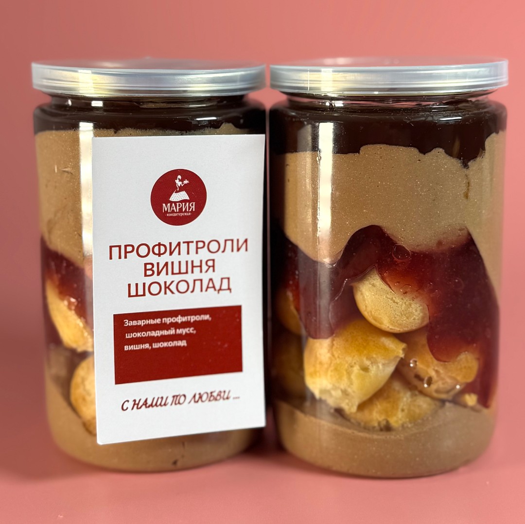 Десерт в банке с вишней и шоколадом