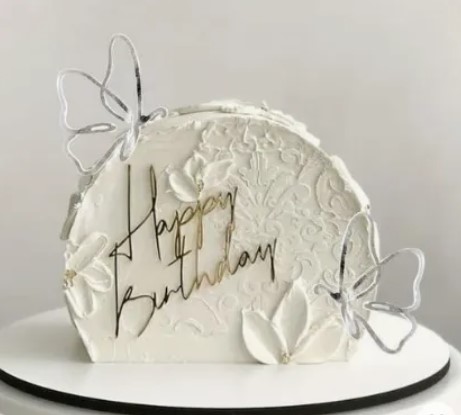 Белый торт на день рождения Белый торт на день рождения