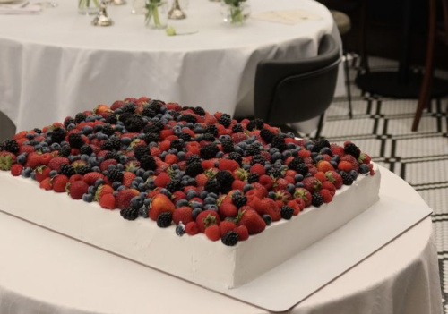 Торт прямоугольный (ягода на весь торт)