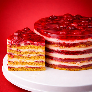 Торт «Медовик малиновый»